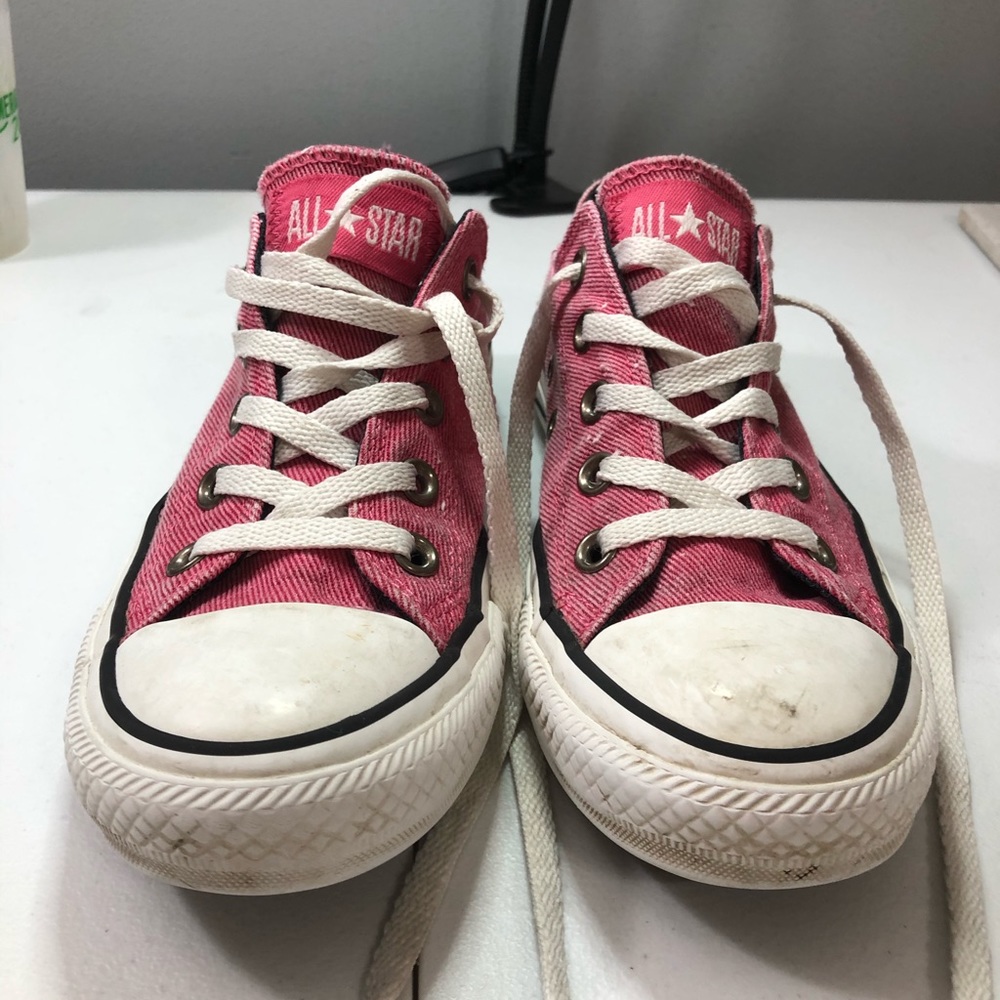 Pink Converse - Picture 2 of 5